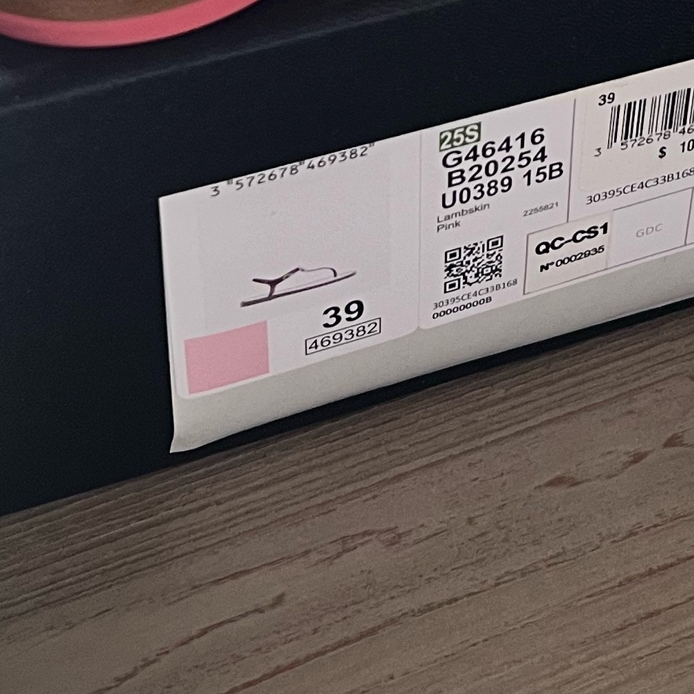 CHANEL CC Logo T-Strap Sandals Pink Leather Size 39 Gold Hardware Flat Sandals - Picture 3 of 6